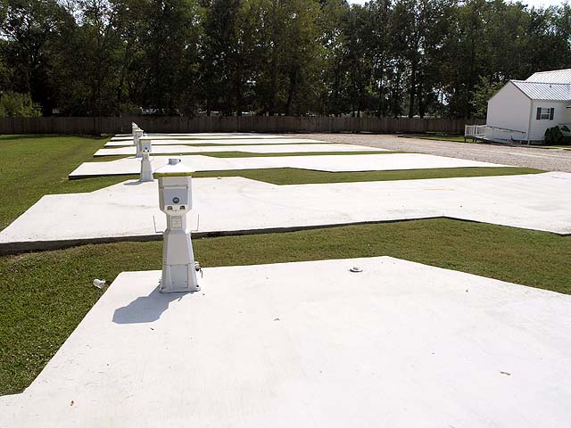 RV pads at Poche Plantation; ask the office about pull-through layouts. Property photograph from Poche Plantation’s gallery.