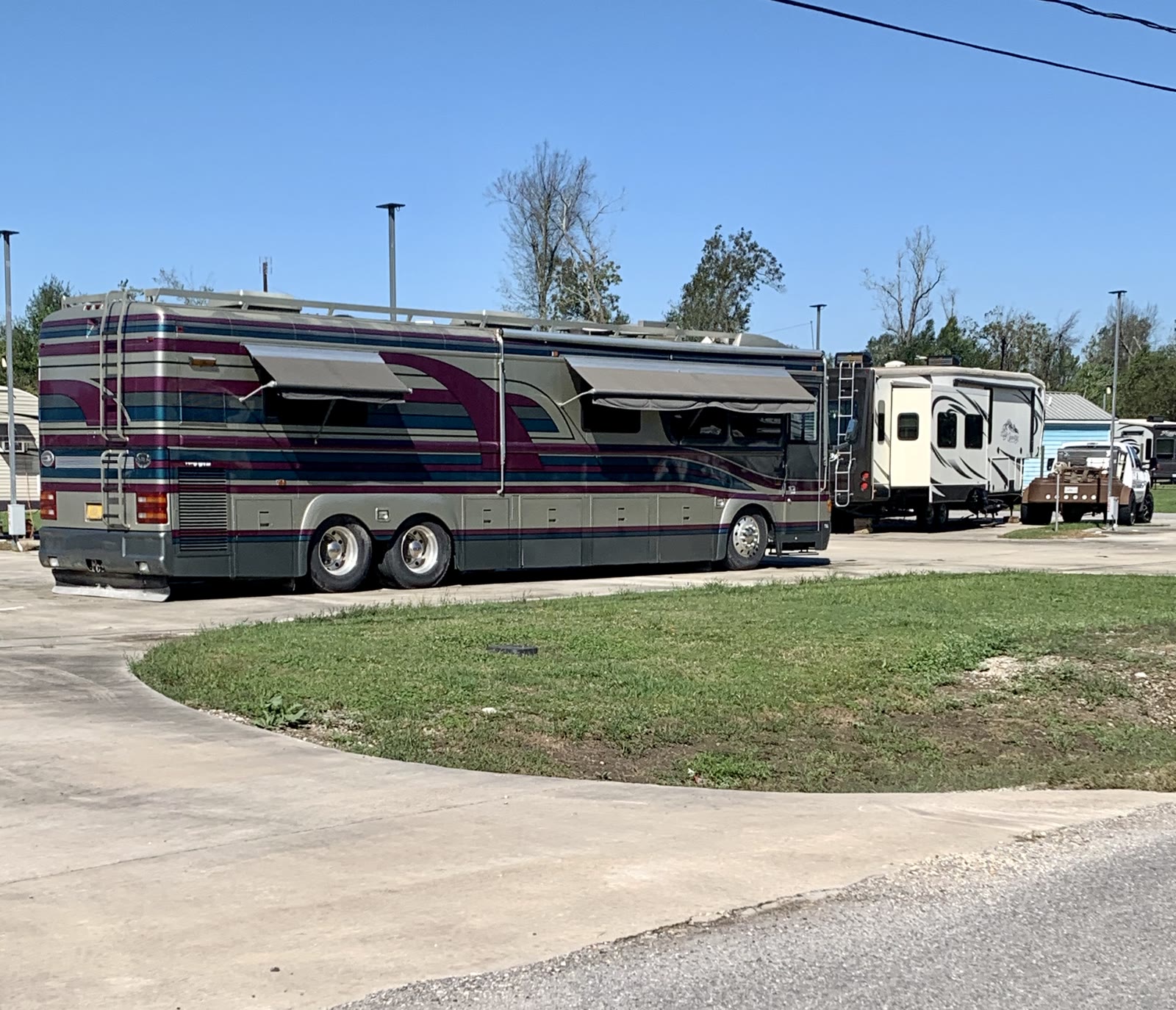 Motorcoaches and RVs at Sugar Hill. Ask about the best site layout for your RV.